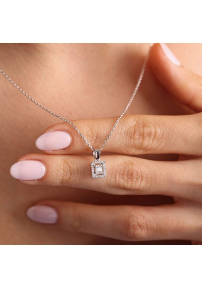 0.12 Karat Baget Pırlanta Kolye 14K Beyaz Altın