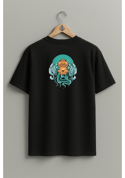 Bahriyeli Collection Oversize Dalgıç Octopus Diving With A Helmet Cep Ve Sırt Tasarımlı Unisex T-shirt SIYAH Bahriyeli Collection Oversize Dalgıç Octopus Diving With A Helmet Cep Ve Sırt Tasarımlı Unisex T-shirt SIYAH
