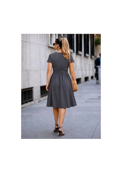 Butik İstanbul Kadın Kısa Kollu Yakalı Beli Kuşaklı Kısa Janjan Krep Kısa Elbise Gri Butik İstanbul Kadın Kısa Kollu Yakalı Beli Kuşaklı Kısa Janjan Krep Kısa Elbise Gri