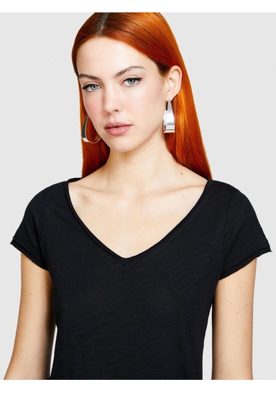 Sisley Pamuk Modal Karışımlı Normal Kalıp V Yaka T-shirt Kadın Siyah T-shirt - 324p3tnhl4007 Sisley Pamuk Modal Karışımlı Normal Kalıp V Yaka T-shirt Kadın Siyah T-shirt - 324p3tnhl4007