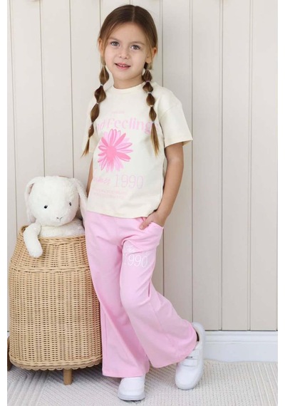 Riccotarz Kız Çocuk Üzeri Papatya Detaylı Ve Feeling Baskılı T-shirt Pembe Salaş Pantolon Alt Üst Takım Pembe Riccotarz Kız Çocuk Üzeri Papatya Detaylı Ve Feeling Baskılı T-shirt Pembe Salaş Pantolon Alt Üst Takım Pembe