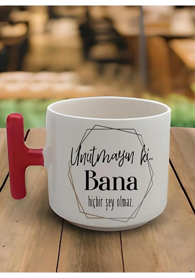 Kırmızı T Kulp Bana Hiç Bir Şey Olmaz Tasarımlı Latte Fincan Modeli Beyaz