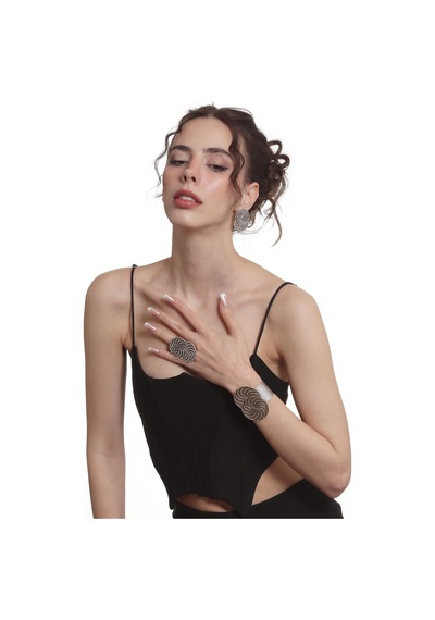 Kadın Antik Gümüş Kaplama Spiral Baskılı Tasarım Küpe &yüzük &bilekik Set Gümüş