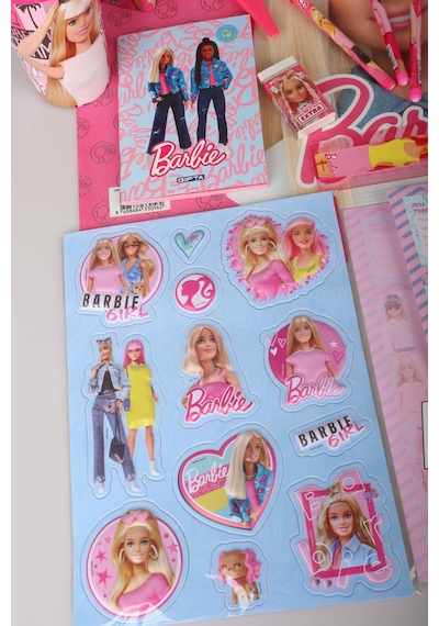 X Dekomus Lisanslı Barbie 36 Parça Hobi & Kırtasiye Seti Cetvel,makas,geçmeli Kalem,boyama Seti Diğer