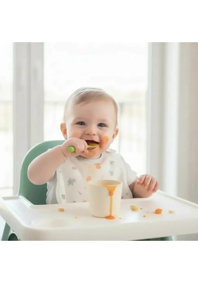 Babyjem - Silikon Bardak + Silikon Mama Kaşığı Ekru Silikon Bebek Beslenme Seti