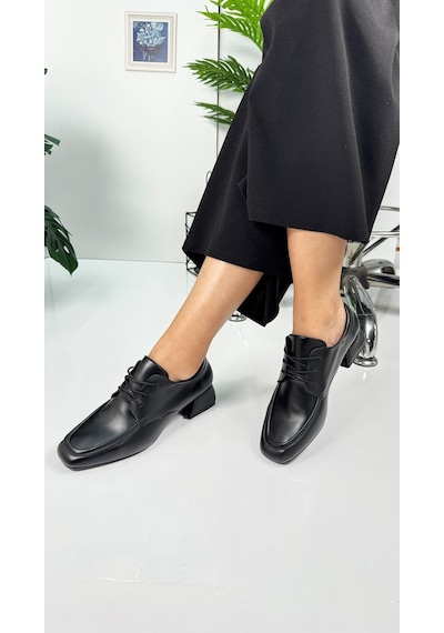 Günlük Kadın Loafer Topuklu Toka Ve Dikiş Detaylı Bağcıklı Küt Burunlu Ayakkabı 1500 Siyah Günlük Kadın Loafer Topuklu Toka Ve Dikiş Detaylı Bağcıklı Küt Burunlu Ayakkabı 1500 Siyah