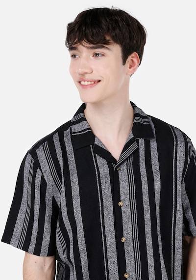 Colin's Colins Normal Kesim Shirt Yaka Çizgili Siyah Erkek Kısa Kol Gömlek Cl1069245 Cl1069245 Q1.v1 Blk Siyah Colin's Colins Normal Kesim Shirt Yaka Çizgili Siyah Erkek Kısa Kol Gömlek Cl1069245 Cl1069245 Q1.v1 Blk Siyah