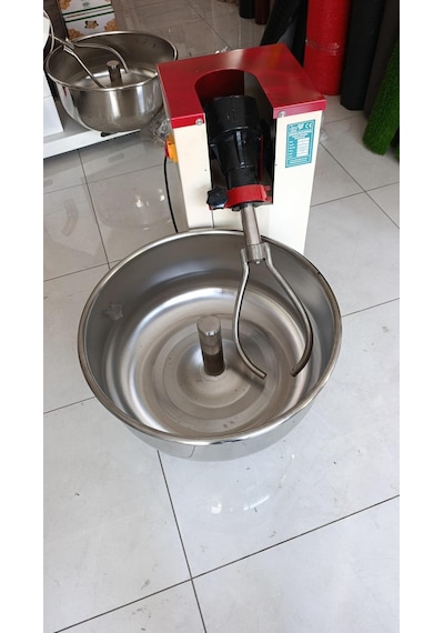 50 Kg Hamur Kapasiteli Profesyonel Hamur Makinesi Kayışlı Model Hamur Yoğurma Makinesi Hamur Karma Makinesi Çıkmalı Kazan Kırmızı