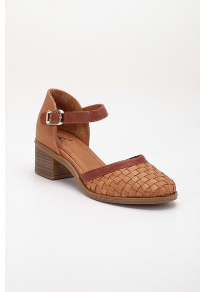 Analin Shoes Kadın Hakiki Deri Burnu Kapalı Örgülü Sandalet Taba