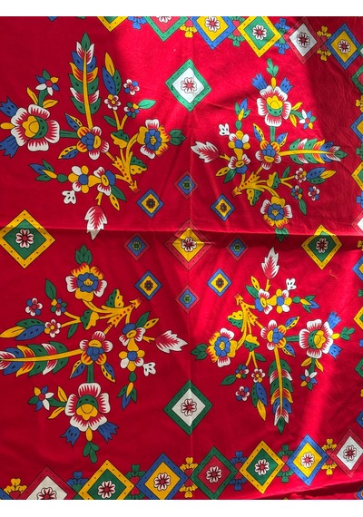 Kolay Temizlenebilir Renkli Cıvıl Cıvıl Desenli Masa Örtüsü 170x170 Cm Kırmızı