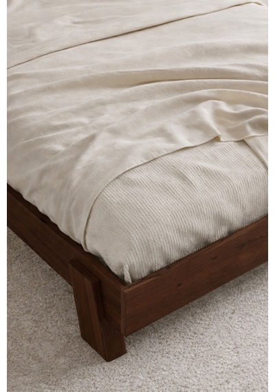 Hüma Dikey Başlıklı Masif Ahşap Karyola Ve 2 Adet Ceviz 100x200