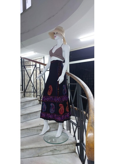 Bohem Stil Hint Batik Çiçek Desenli Ve İşlemeli Uzun Hint Anvelop Etek Görseldeki Çok Renkli Bohem Stil Hint Batik Çiçek Desenli Ve İşlemeli Uzun Hint Anvelop Etek Görseldeki Çok Renkli