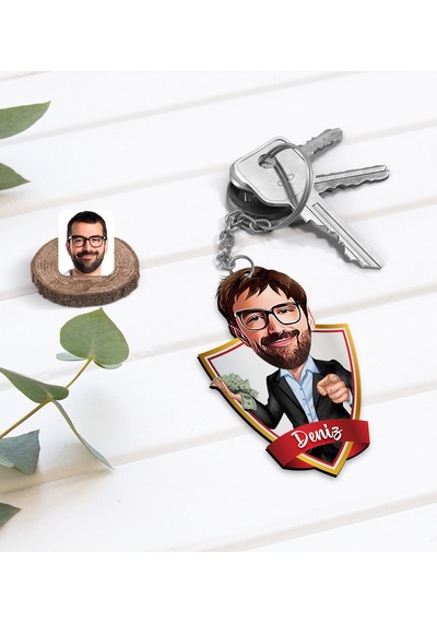 Kişiye Özel İsimli Erkek Milyoner Karikatürlü Ahşap Anahtarlık-1