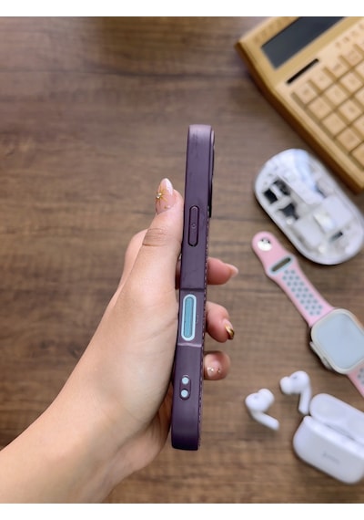 Apple iPhone 16 Uyumlu Premium Deri Dokulu Darbelere Karşı Dayanıklı Nazal Silikon Kılıf Mor