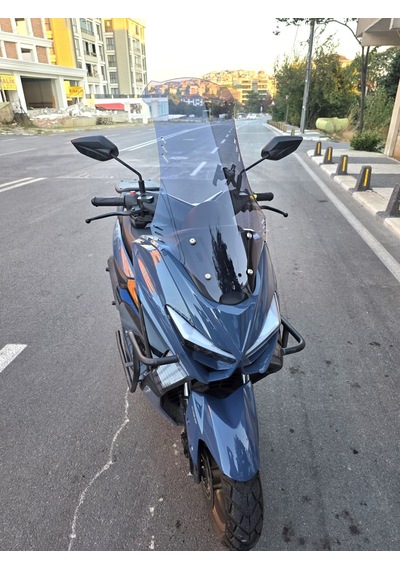 Motocam Küba Newcity 50 Ön Cam 2023-2026 Model 75cm Füme Renkli 4mm Uzun