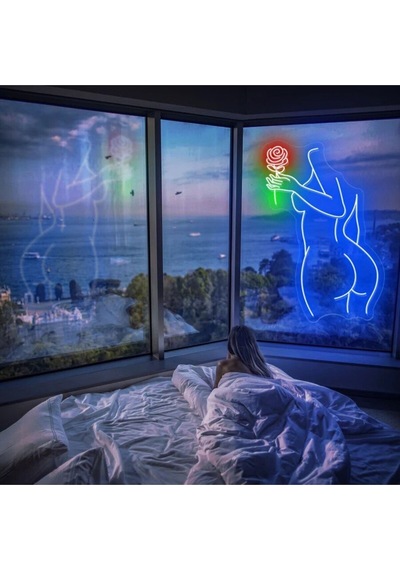 Kadın Figürlü Neon Tabela Mavi