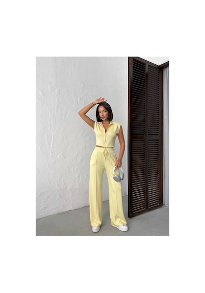Meecy Kadın Polo Yaka Fermuarlı Crop Yelek Ve Geniş Paça Çimalı Pantolon İkili Takım Sarı Sarı Meecy Kadın Polo Yaka Fermuarlı Crop Yelek Ve Geniş Paça Çimalı Pantolon İkili Takım Sarı Sarı