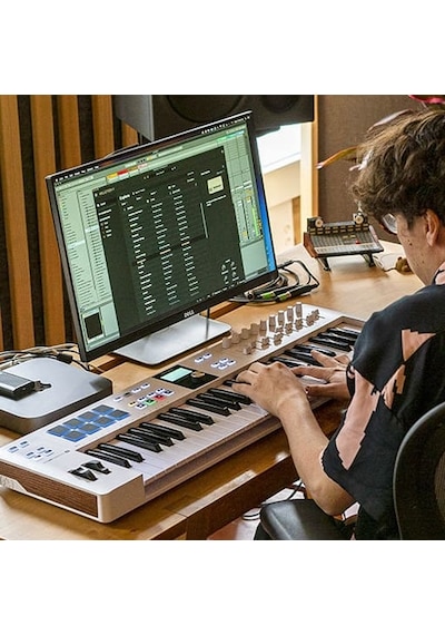 Keylab Essential 61 Mk3: Siyah 3.nesil Akıllı Mıdı Kontrolcü 61 Tuş