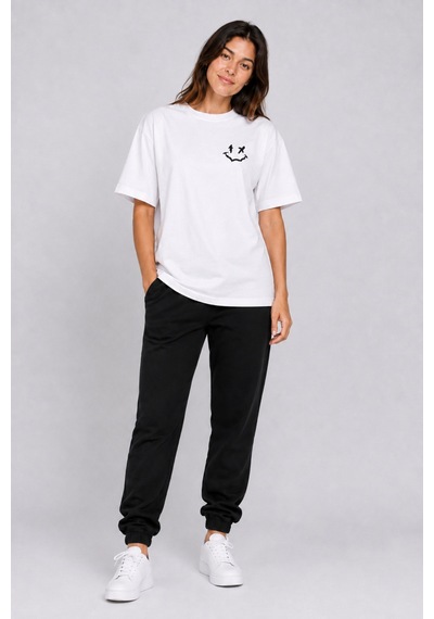 Nevermind Sevgili Kombini Smiley Baskılı Oversize Unisex Çift Tişört %100 Pamuk 2'li Set Siyah-beyaz Siyah-beyaz Nevermind Sevgili Kombini Smiley Baskılı Oversize Unisex Çift Tişört %100 Pamuk 2'li Set Siyah-beyaz Siyah-beyaz
