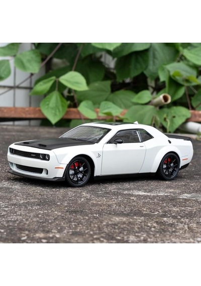 Dodge Challenger Srt Hellcat 1:24 Diecast Metal Araba Koleksiyon Sesli Işıklı Beyaz