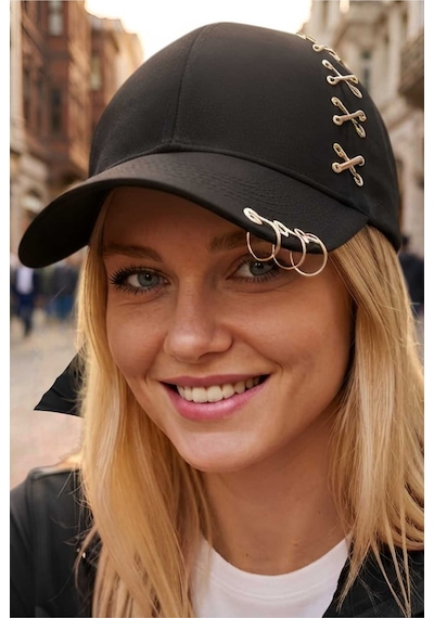 Tezzgelsin Kadın Piercing Halkalı Çapraz Metal Detaylı Özel Tasarım Baseball Cap Streetwear Şapka Siyah