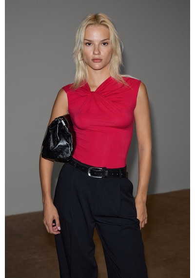 Grımelange Orılenna Kadın Önü Düğüm Detaylı Vücudu Saran Sıfır Kollu Slim Fit Fuşya Bluz Fuşya Grımelange Orılenna Kadın Önü Düğüm Detaylı Vücudu Saran Sıfır Kollu Slim Fit Fuşya Bluz Fuşya