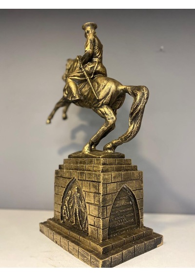 Peramari Atatürk Heykeli Gold