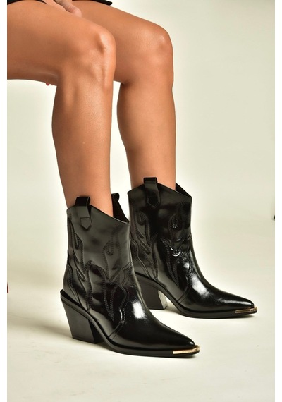 Fox Shoes Z920241160 Siyah Rustik Kalın Topuklu Kovboy Model Western Kadın Bot