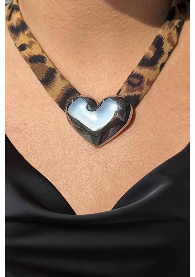 Caş Dekorasyon Gümüş Renk Leopar Desen Kalp Motif Kolye Gümüş