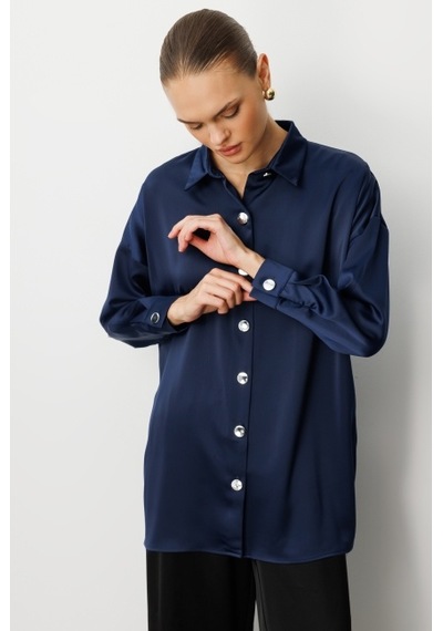 Mizalle Lacivert Metal Düğmeli Saten Tunik Gömlek