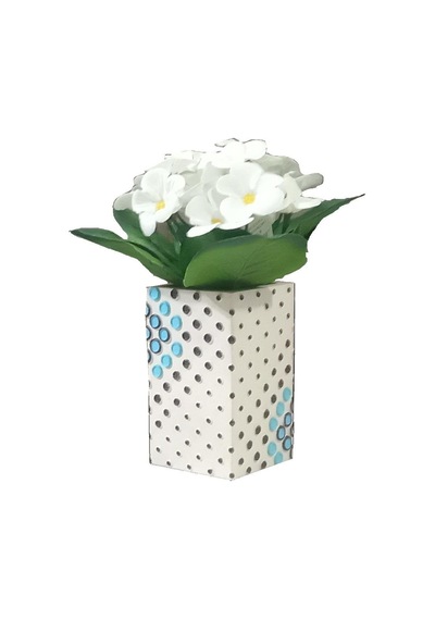 Vazoda Beyaz Yapay Çiçek Dekoratif Puanlı Poliresin Vazo Dahil 6 x 6 x 15 CM