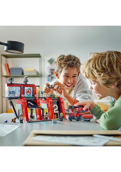 LEGO® City İtfaiye Kamyonlu İtfaiye Merkezi 60414 6+ Yaratıcı Oyuncak Yapım Seti - 843 Parça