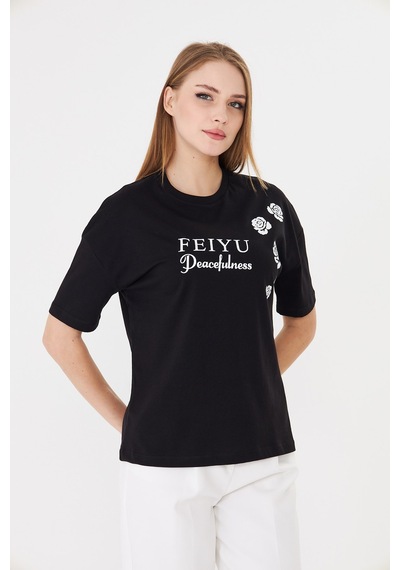Sortie Collection Feıyu Peacefulness Gül Baskılı Rahat Kalıp Basic Tişört Siyah Sortie Collection Feıyu Peacefulness Gül Baskılı Rahat Kalıp Basic Tişört Siyah