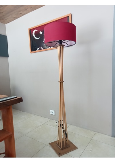 Lambader- Doğal Ahşap Ayaklı Köşe Lambası- Bordo