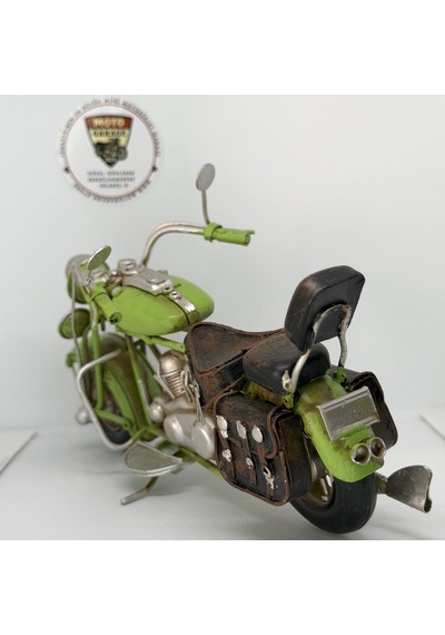 Nostaljik Deri Çantalı Yeşil Chopper - 1:18 Ölçek 12cm Dekoratif Motosiklet Modeli Nostaljik Deri Çantalı Yeşil Chopper - 1:18 Ölçek 12cm Dekoratif Motosiklet Modeli