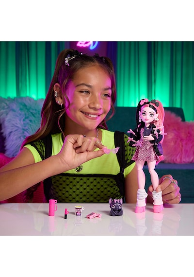 MONSTER HIGH® DRACULAURA™ Bebek JHK29