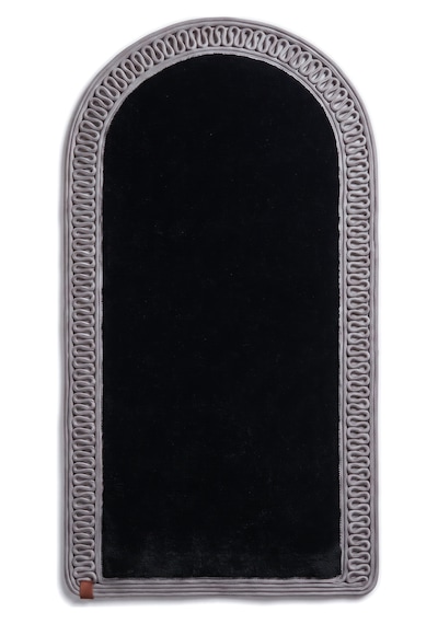 Merplush Mihraplı Peluş Seccade 75x130 Cm Süet Taban Yıkanabilir Yumuşak Namaz Halısı Siyah - Gri