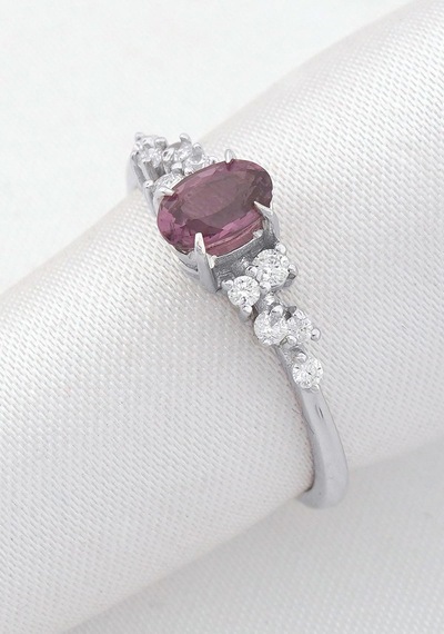 Oval Spinel Pırlanta Tektaş Yüzük
