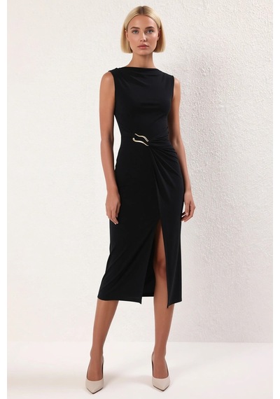 Benerly Kadın Bodycon Midi Elbise Kolsuz Kayık Yaka Aksesuar Detaylı Örne Siyah