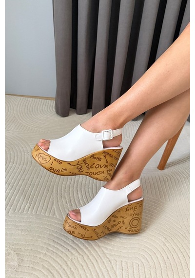 Preshley Kadın Pure Beyaz 10 Cm Dolgulu Yazılı Mantar Taban Ayakkabı