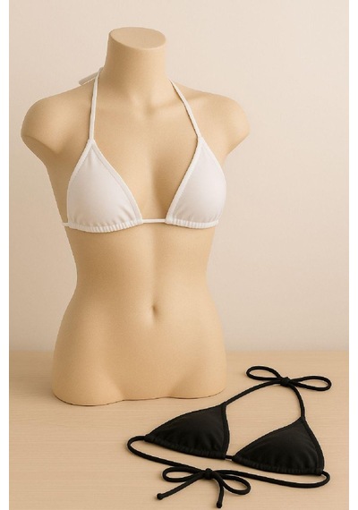 Kadın Siyah Ve Beyaz Minimal Kesim Üçgen Bikini Üstü Çok Renkli