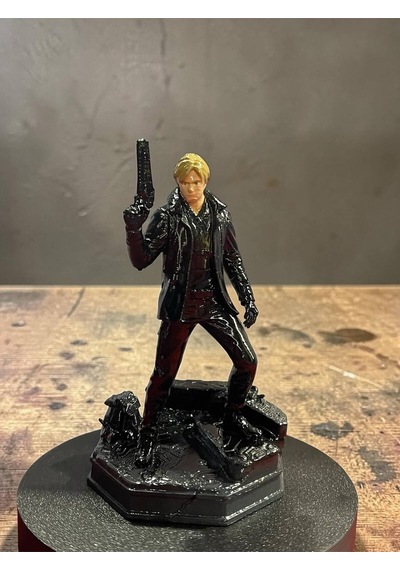 Resident Evil Leon S Kennedy Savaş Alanı Tasarım Koleksiyonluk Figür Heykel 15 Cm
