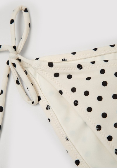 Mavi - Puantiye Desenli Kırmızı Bikini Altı 1914096-70053 Ekru