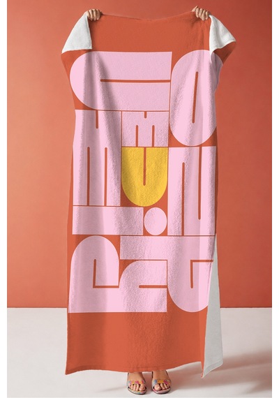 Modern Tipografik Plaj Havlusu - Soyut Geometrik Turuncu Pembe Hızlı Kuruyan Mikrofiber Havlu Dalgın Tınısı