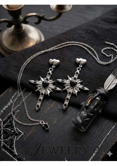 Dükkan Design Kalpli Gotik Haç Küpe Gümüş - Siyah