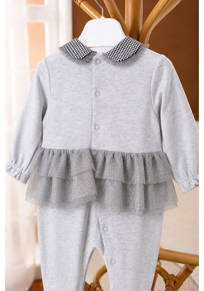 Babyhola Özel Tasarım Kız Bebek Etekli Tulum Çiçek Nakışlı Quenn Collection Yenidoğan Bebek Hediyesi 14031 Gri Babyhola Özel Tasarım Kız Bebek Etekli Tulum Çiçek Nakışlı Quenn Collection Yenidoğan Bebek Hediyesi 14031 Gri