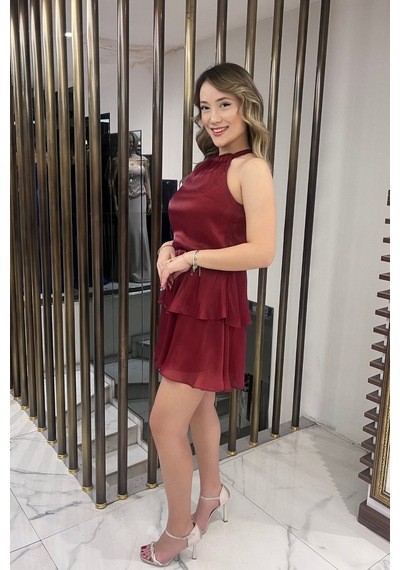 By Saygı Kadın Halter Yaka Astarlı Kat Kat Fırfırlı Kısa Saten Elbise Bordo