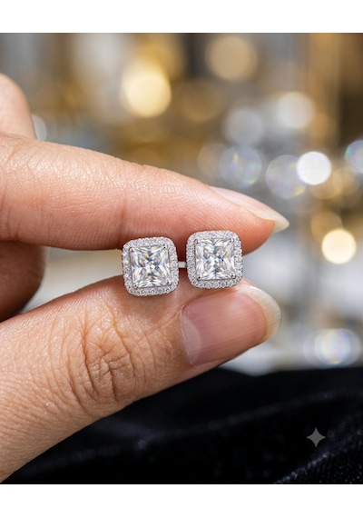 Kadın Moissanite Kare Tek Taş Model Etrafı Sıralı Taş Detay Gümüş Küpe