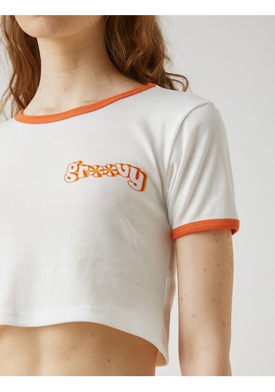 Koton Crop Tişört Biyeli Kısa Kollu Minimal Baskılı Kırık Beyaz 2yal18002ok Ekru