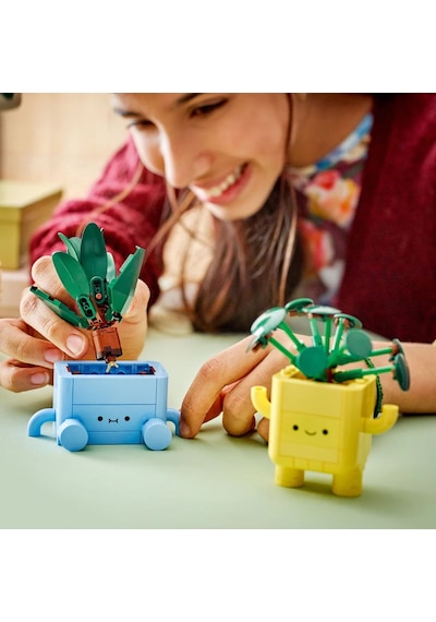 LEGO®  Botanicals Mutlu Bitkiler 10349 - 9 Yas ve Üzeri Bitki Sever Çocuklar için Yaratici Oyuncak Yapim Seti (217 Parça)